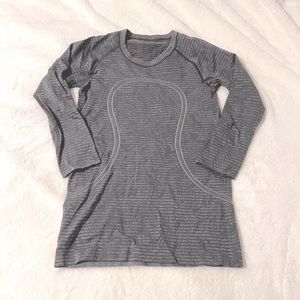 Lululemon Swiftly Tech Long Sleeved Tee in Grey Floral Pattern